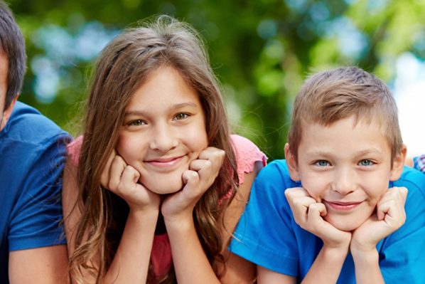 The-Quick-Guide-to-Family-Photo-Poses—Quick-photo